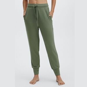 Fabletics Daria Fleece Lined Jogger Sweatpant Safari Green